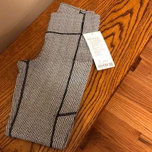 Lululemon speed up tight 28